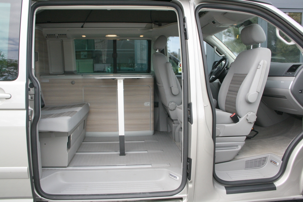 Volkswagen T5 GP California Comfortline DSG Automaat - NL auto - 2011 Volkswagen T5 GP California Comfortline DSG Automaat - NL auto - 2011