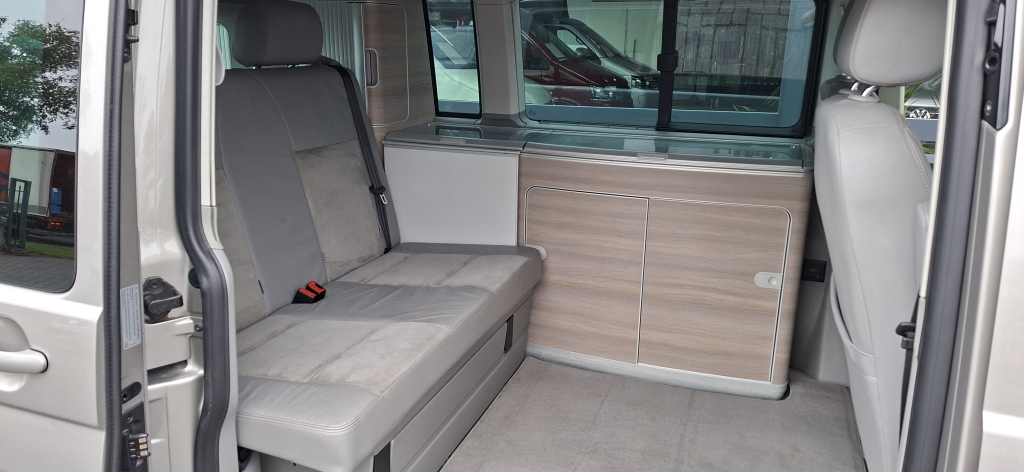 Volkswagen T5 GP California Generation – T6.1 tentdoek – Leer/Alcantara - 2014 Volkswagen T5 GP California Generation – T6.1 tentdoek – Leer/Alcantara - 2014