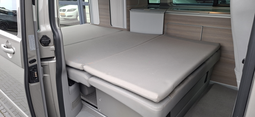 Volkswagen T5 GP California Generation – T6.1 tentdoek – Leer/Alcantara - 2014 Volkswagen T5 GP California Generation – T6.1 tentdoek – Leer/Alcantara - 2014