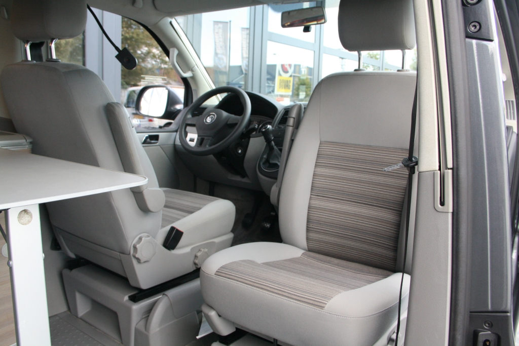 Volkswagen T5 GP California Comfortline – Lage KmStand! - 2015