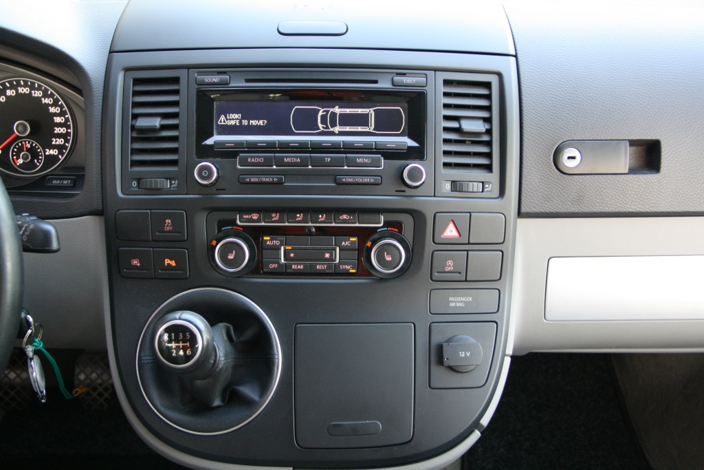 Volkswagen T5 GP California Comfortline – Led/ Xenon - NL Auto - 2015